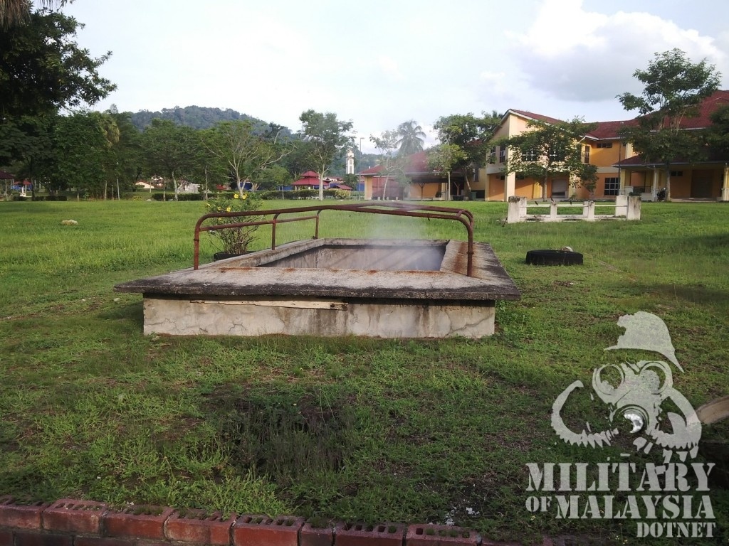Akses ke bilik bawah tanah di IKBN Dusun Tua yang sudah dibanjiri air panas
